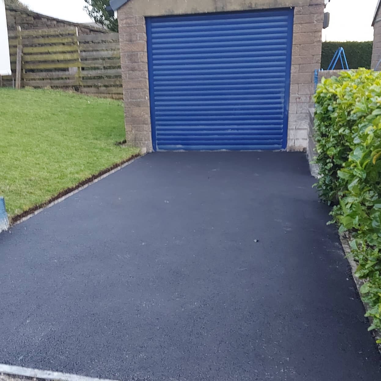 Tarmac surfacing
